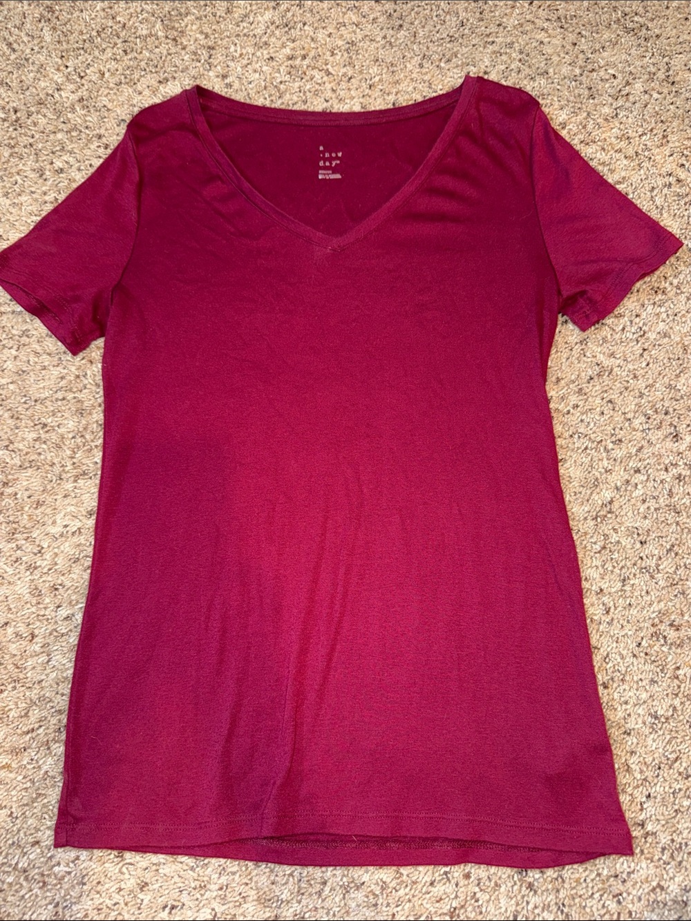 a new day V‑Neck Short Sleeve Tee - Wine